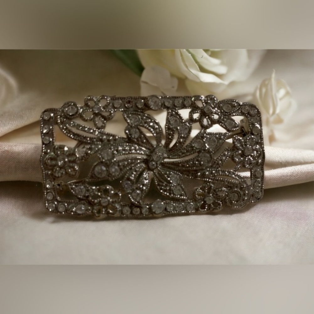 Vintage hobnail filigree brooch